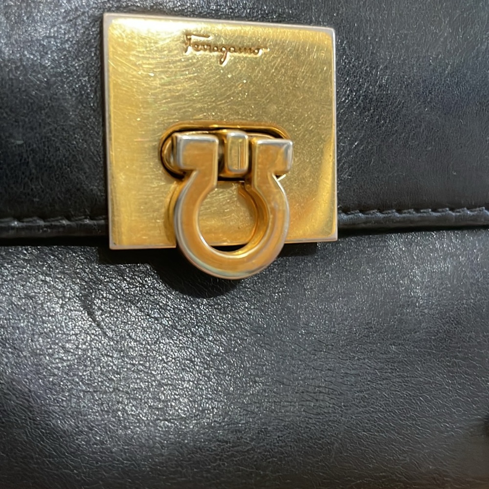 Salvatore Ferragamo Vintage Gancini Trifold Wallet Black Leather Made in Italy - Picture 2 of 13